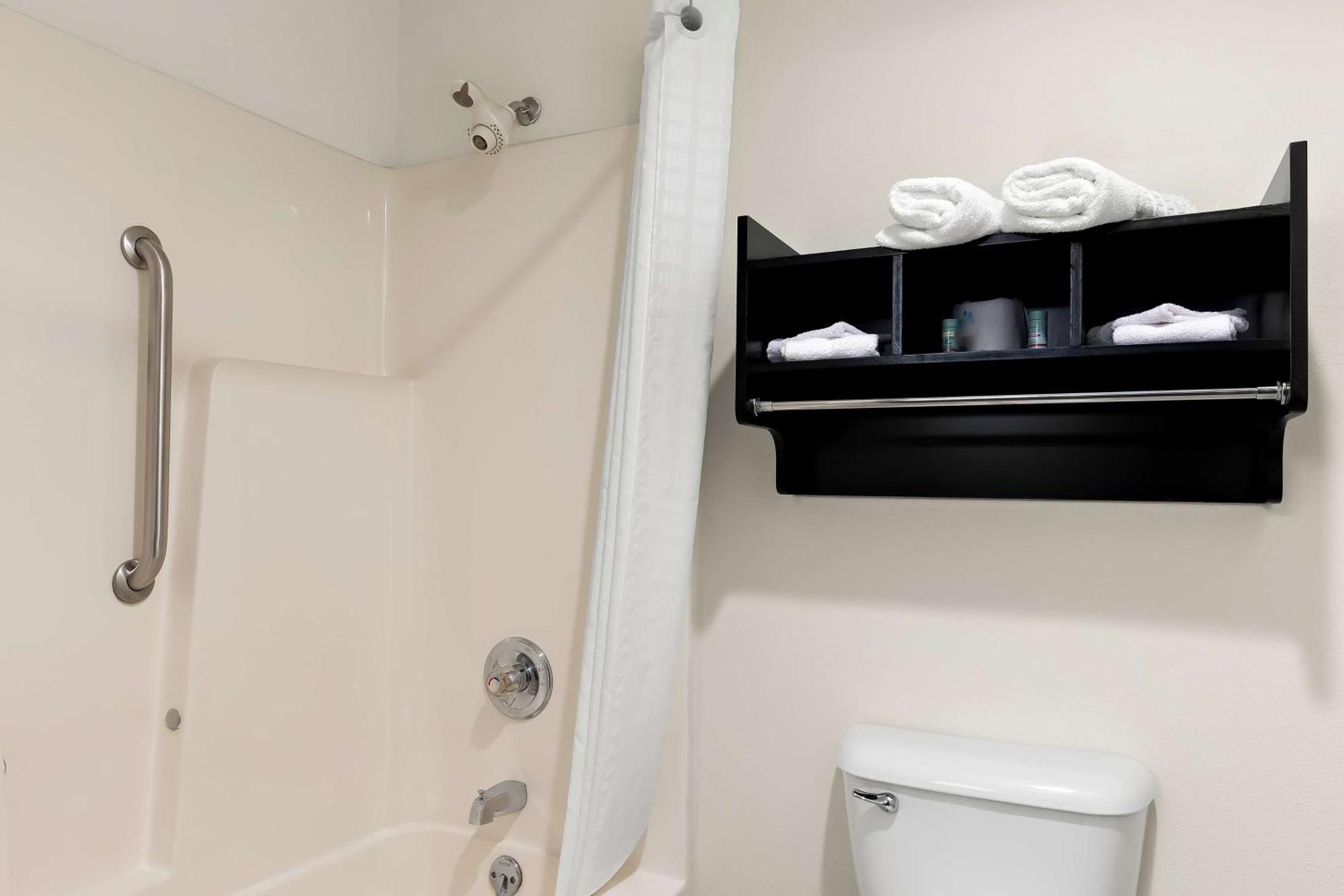 Queen Room with Three Queen Beds and Sofa Bed - Pet Friendly/Non-Smoking,1614787644:JPEG